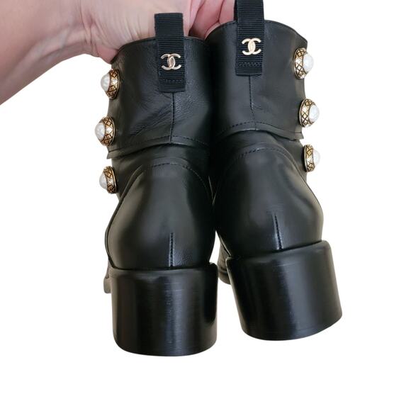 Chanel Leather Black Interlocking CC Logo Pearl 2017 Ankle Boots 6 36.5 G32970 - Picture 3 of 12